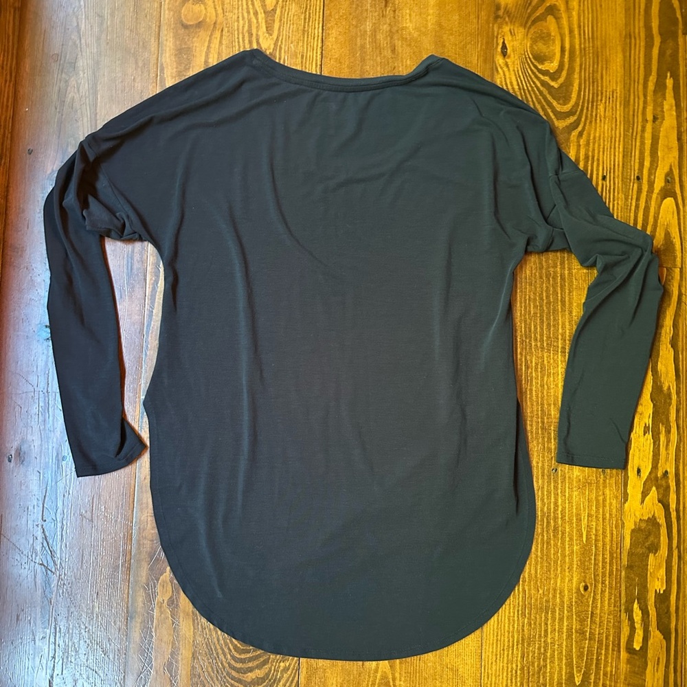 GAP Black Long Sleeve Athletic Top - Picture 6 of 6